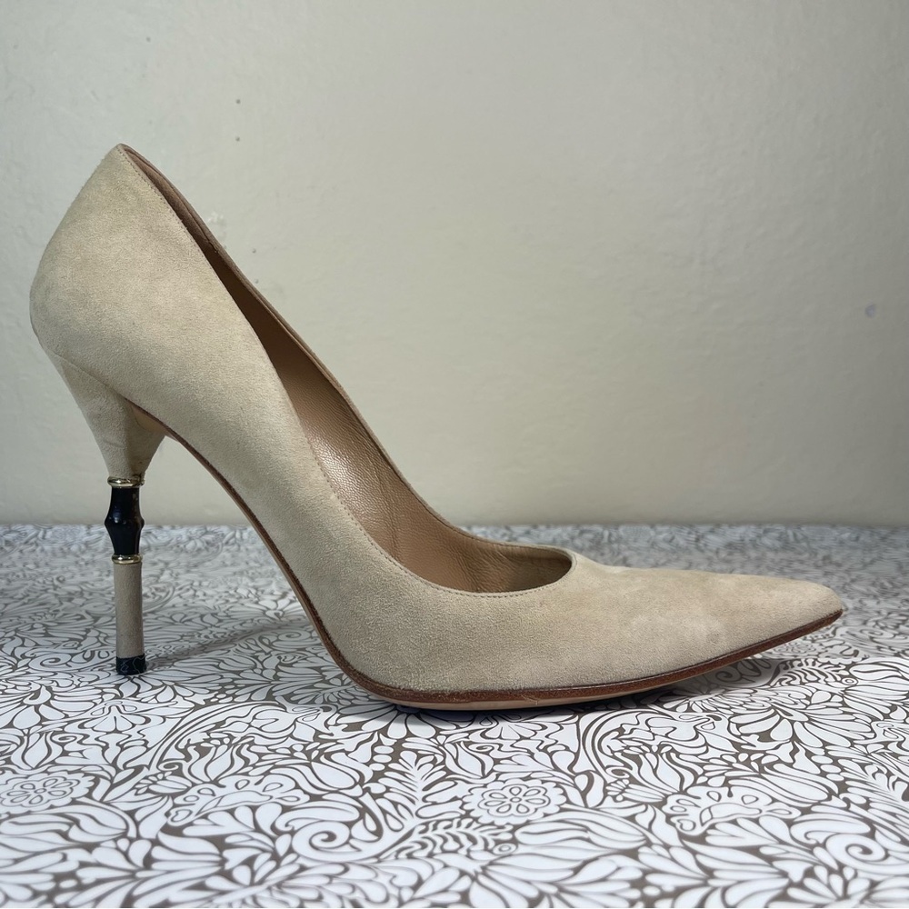 GUCCI Malibu Bamboo Heel Suede Pointed Toe Pumps Beige Made in Italy